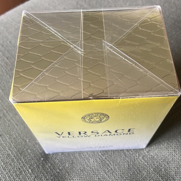 Versace Yellow Diamond 3.0 oz - Picture 2 of 2